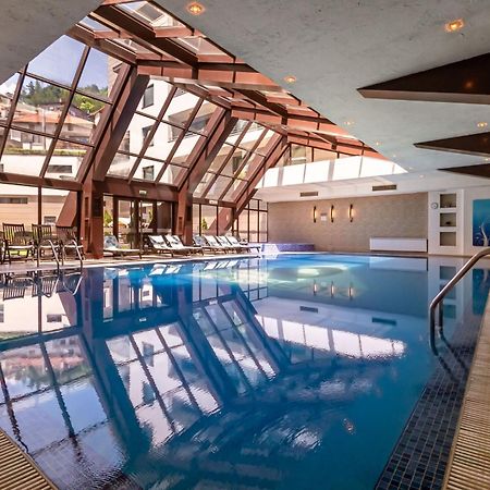 Spa Hotel Persenk Devin Luaran gambar The swimming pool at the hotel
