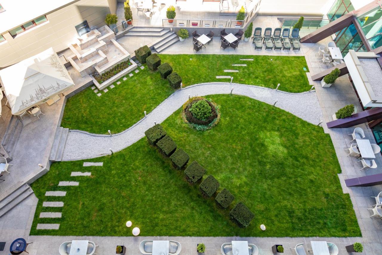 Spa Hotel Persenk Devin Luaran gambar The courtyard of the hotel