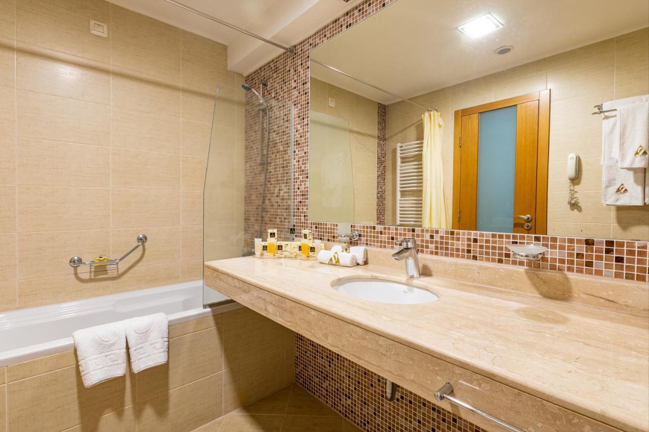 Spa Hotel Persenk Devin Luaran gambar Bathroom