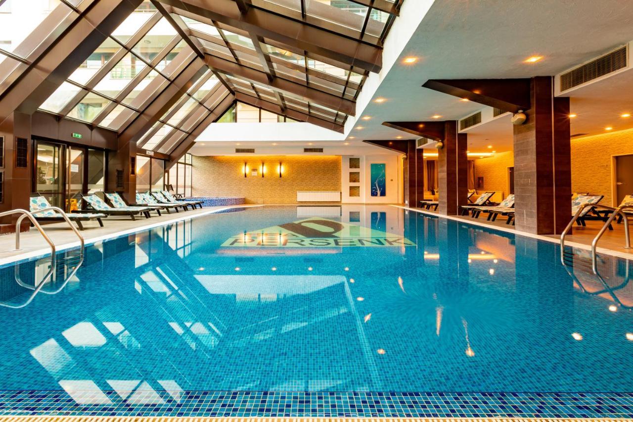 Spa Hotel Persenk Devin Luaran gambar The swimming pool at the hotel