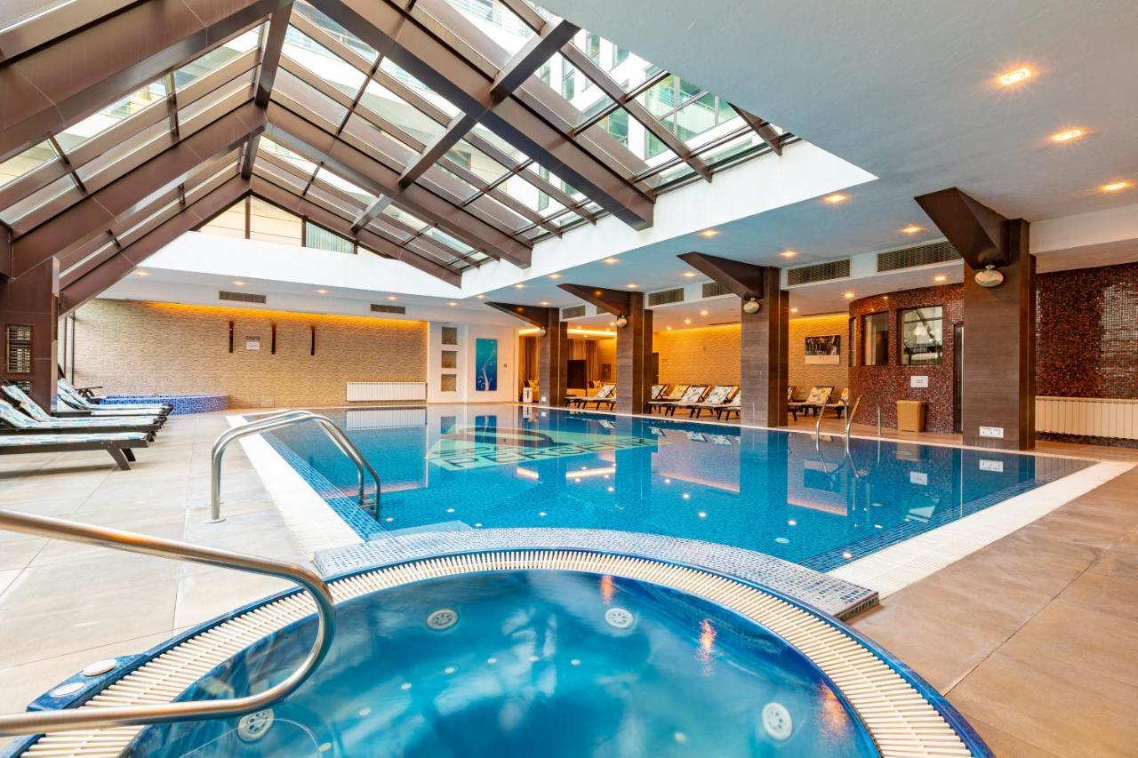 Spa Hotel Persenk Devin Luaran gambar The swimming pool at the hotel