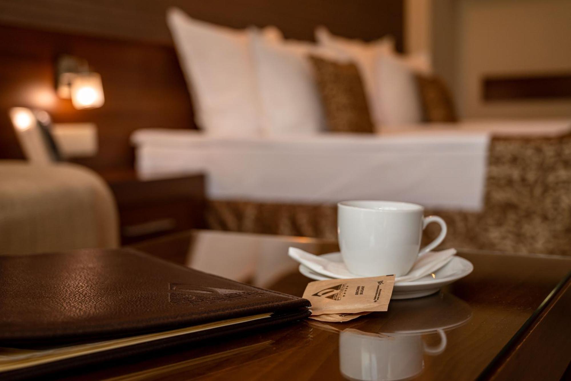 Spa Hotel Persenk Devin Luaran gambar A coffee cup in a hotel room
