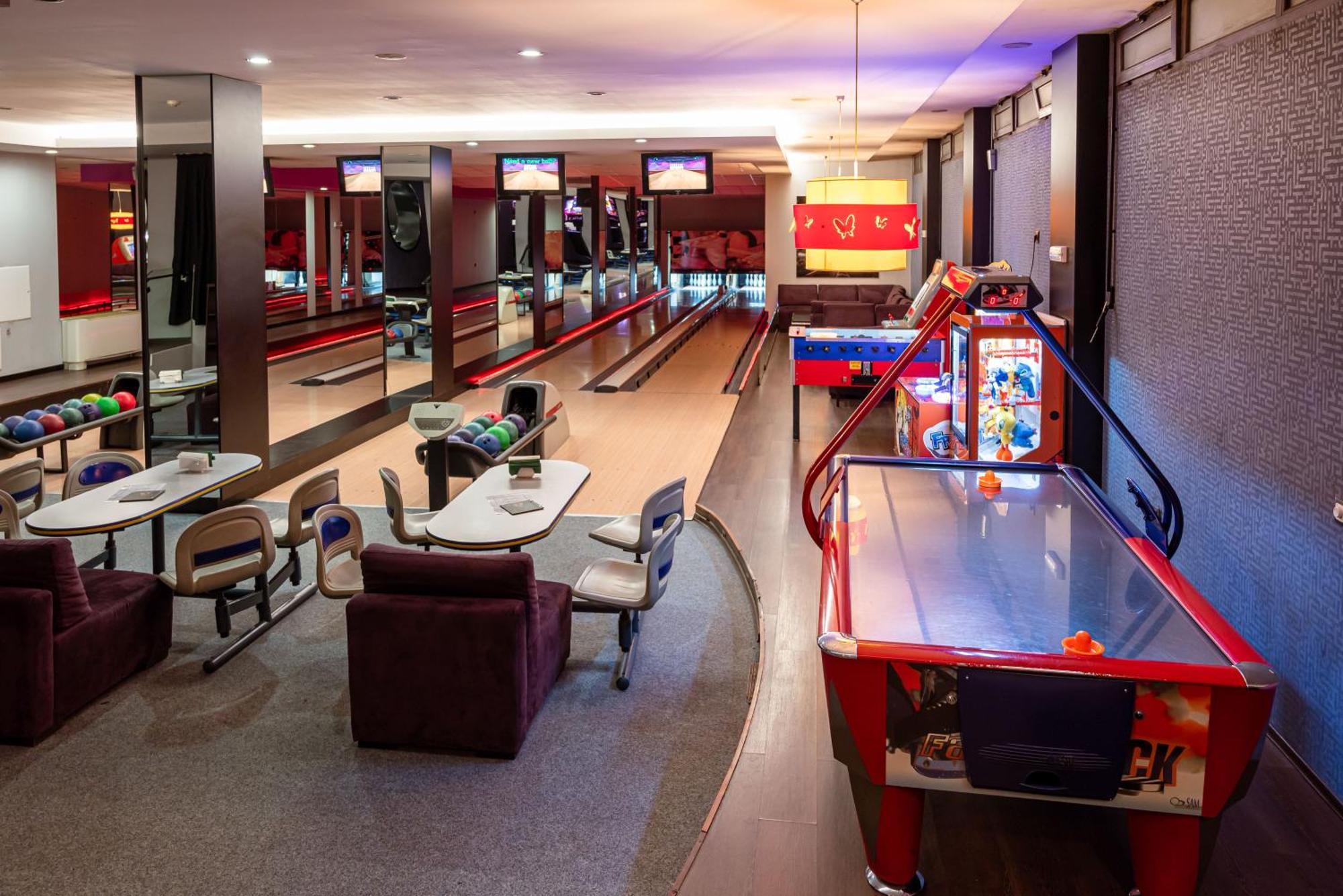 Spa Hotel Persenk Devin Luaran gambar The bowling alley at the 2012 Olympic Village