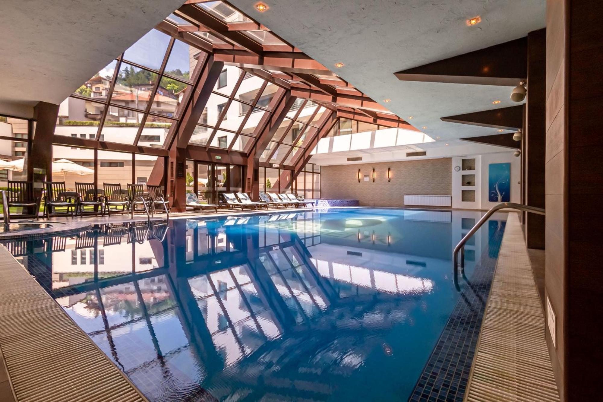 Spa Hotel Persenk Devin Luaran gambar The swimming pool at the hotel