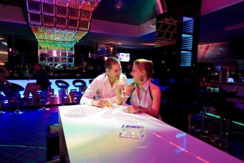 Spa Hotel Persenk Devin Luaran gambar The bar at the nightclub